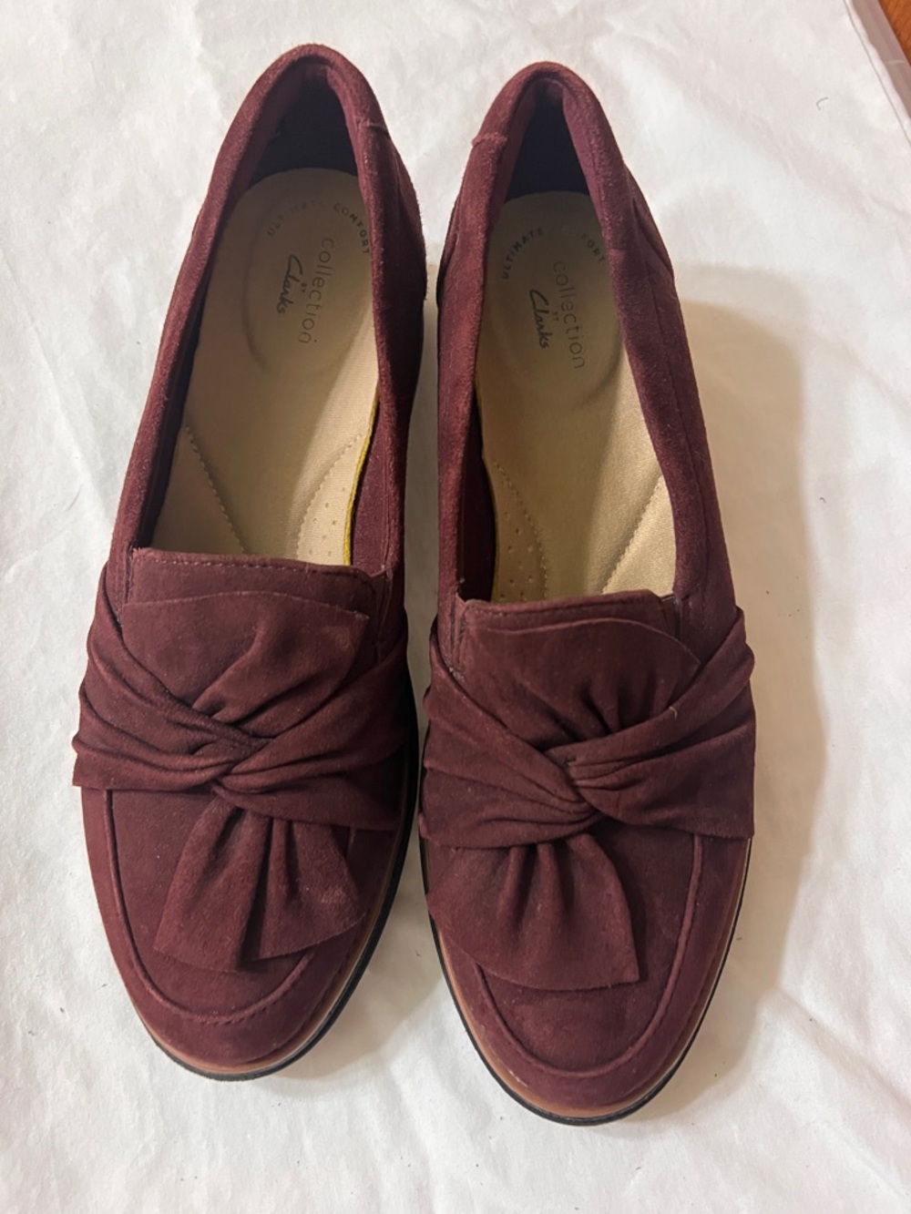 Clarks Women’s Burgundy Suede Knot Loafers
